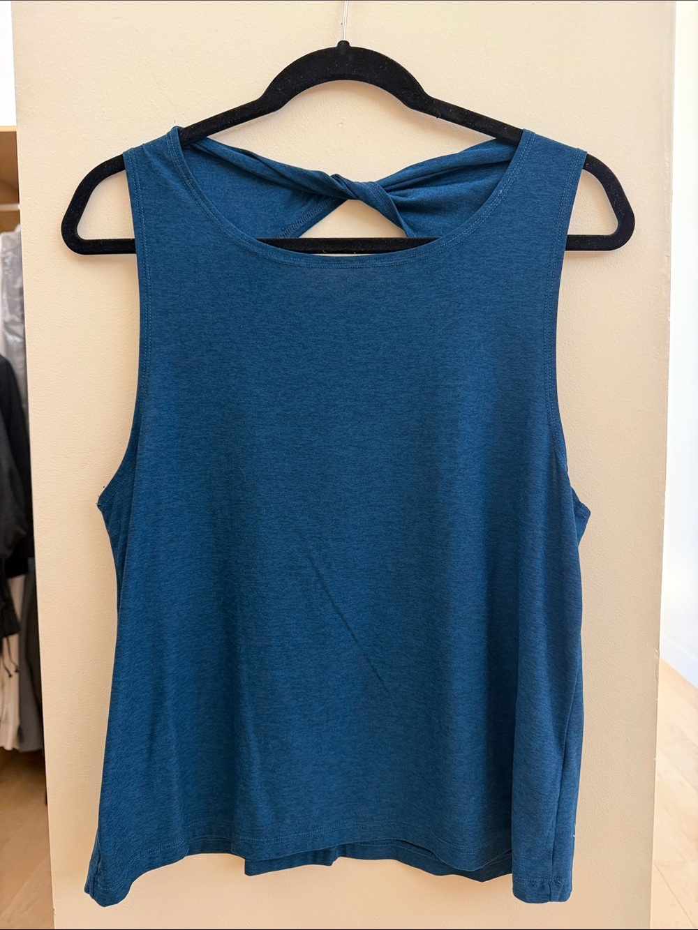 Beyond Yoga Teal Knot-Back Muscle Tank